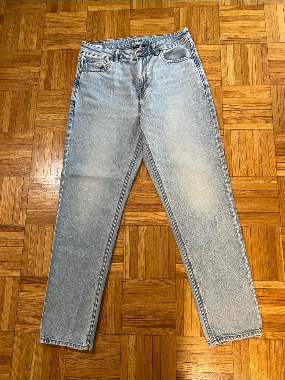 Classic Straight Leg American Eagle Outfitters Light Blue Jeans size 6